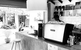 Una Beach Hotel & Olu Cafe